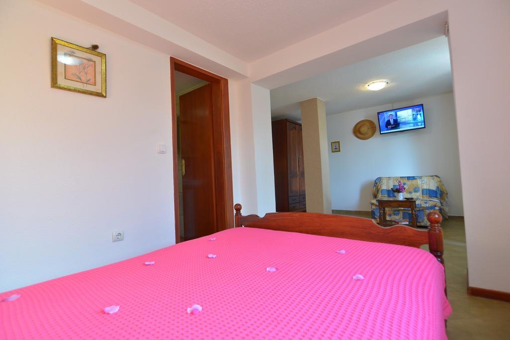 Apartments Palace Mira Mare Тиват Екстер'єр фото