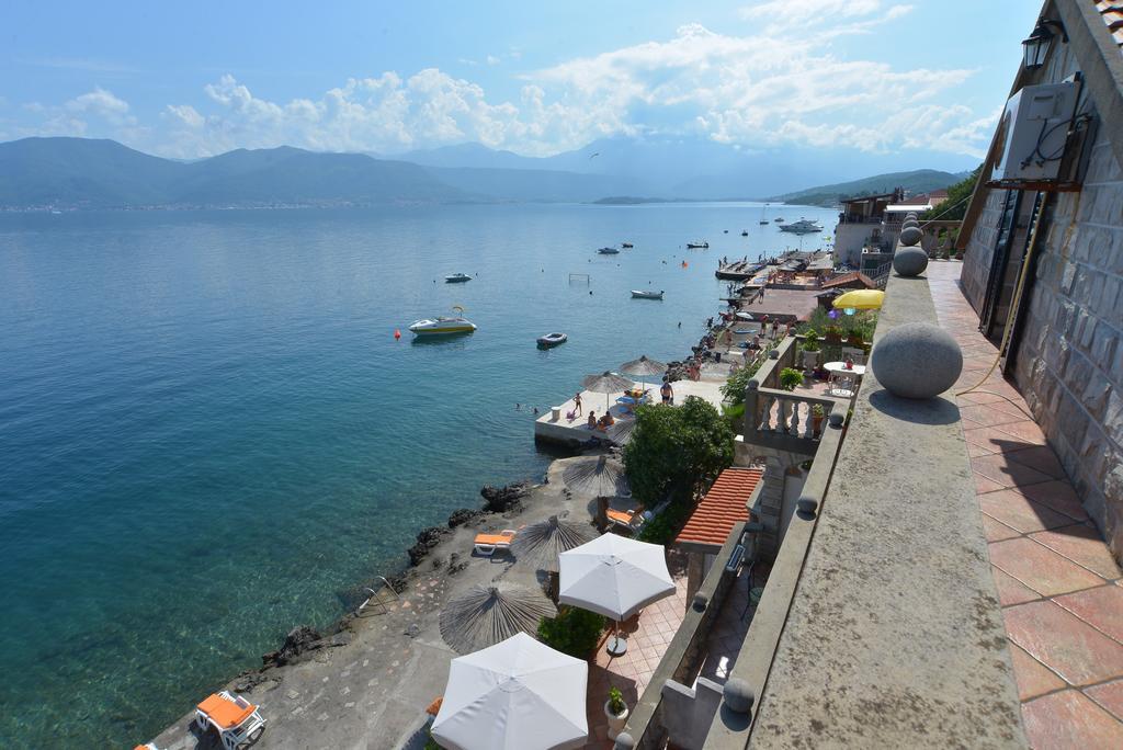 Apartments Palace Mira Mare Тиват Екстер'єр фото