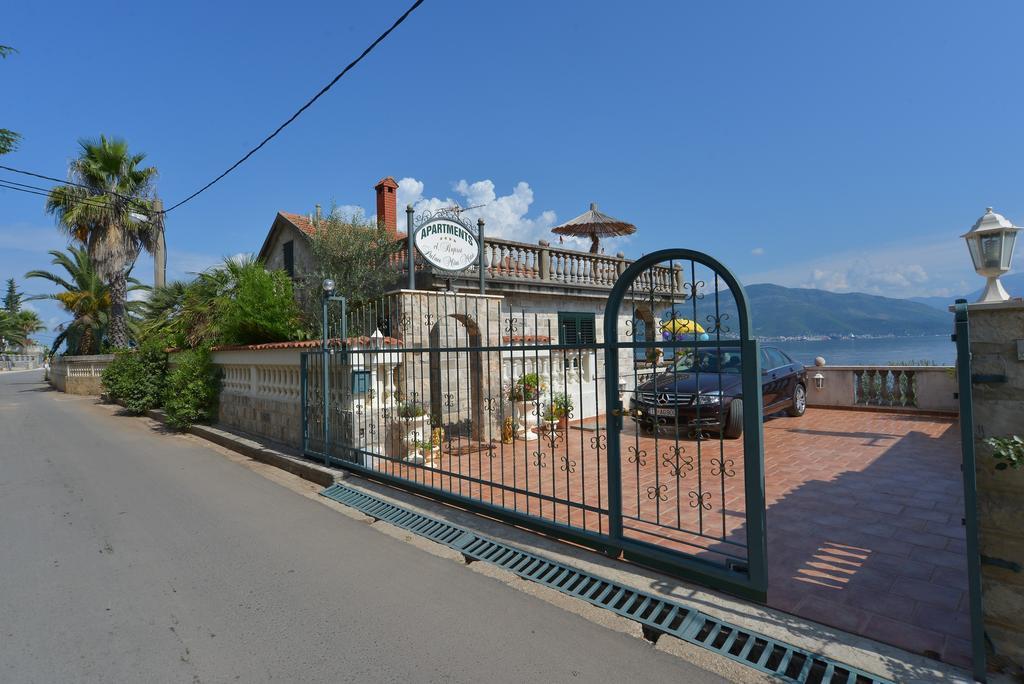 Apartments Palace Mira Mare Тиват Екстер'єр фото