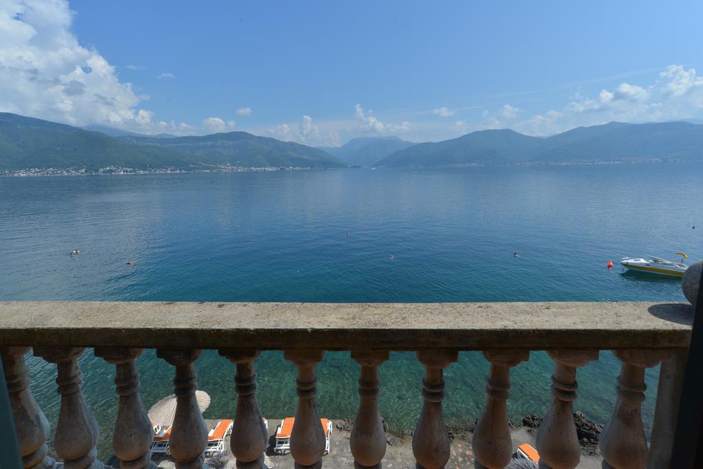 Apartments Palace Mira Mare Тиват Екстер'єр фото