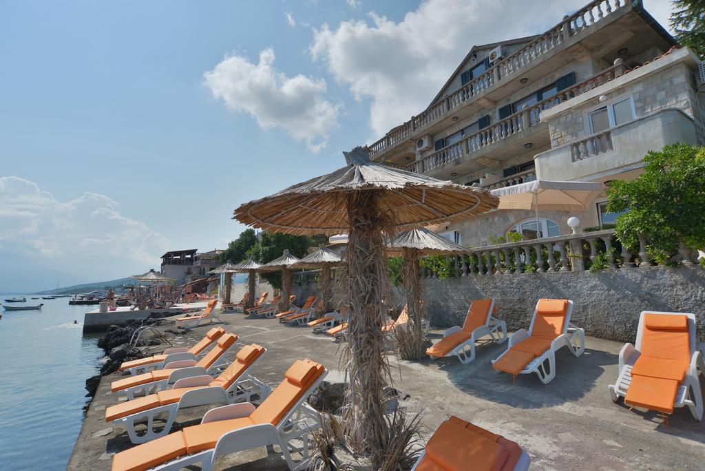 Apartments Palace Mira Mare Тиват Екстер'єр фото