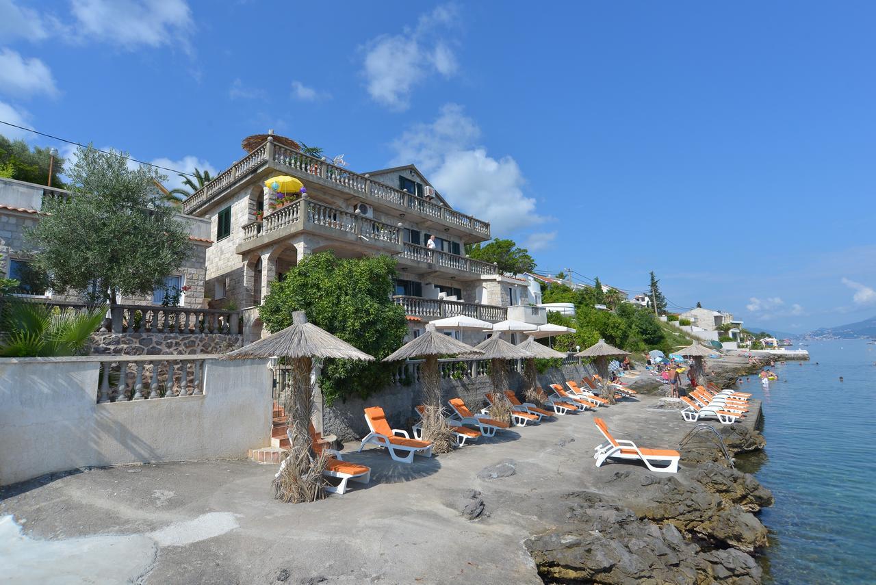 Apartments Palace Mira Mare Тиват Екстер'єр фото